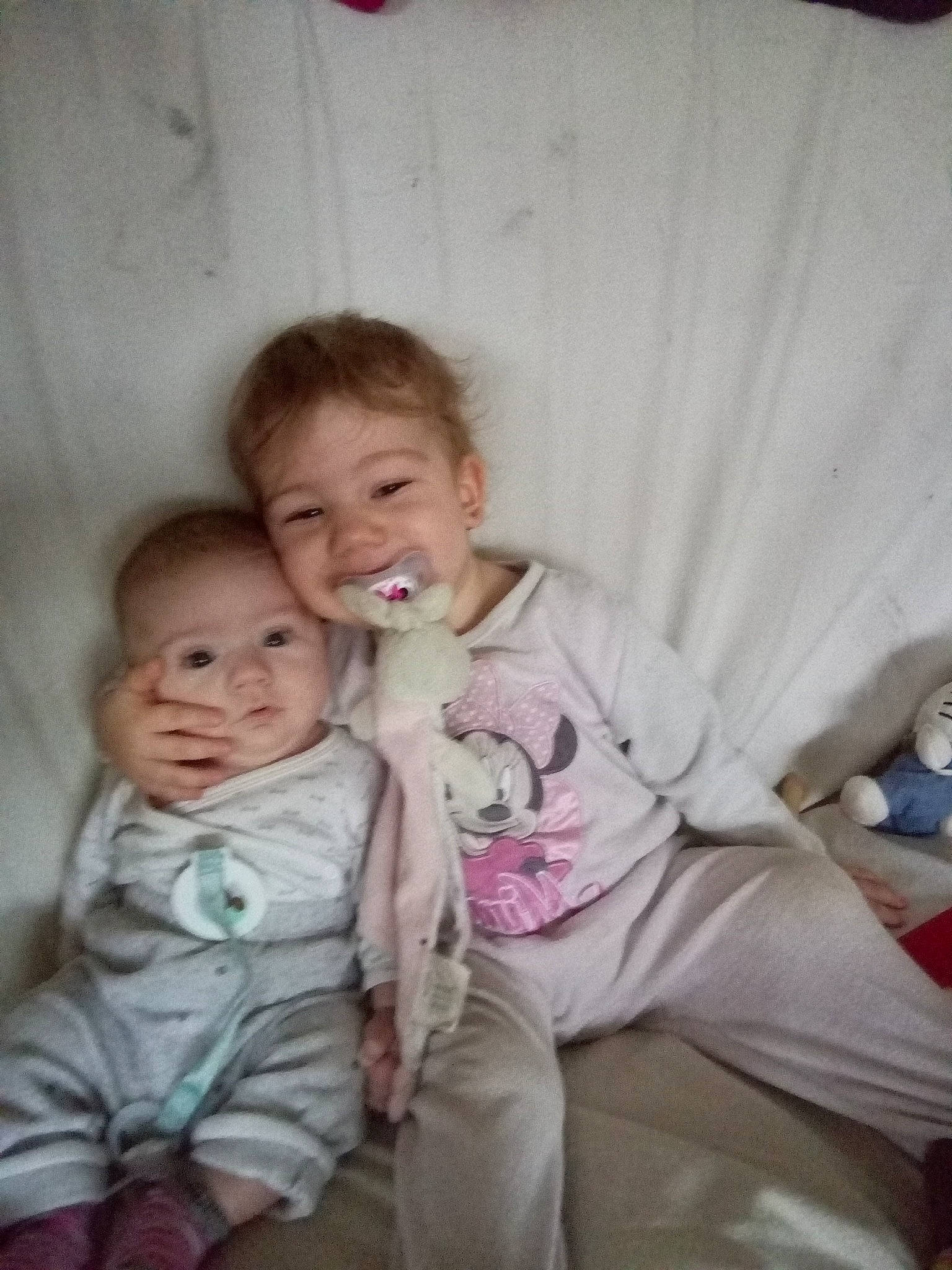 Maëlysse a rejoint le concours — aidez-le/la à gagner de superbes lots ! baby, baby_toddler_clothing, cheek, child, chin, comfort, ear, eye, fun, gesture, happy, iris, joy, leg, mouth, nose, person, room, sitting, smile