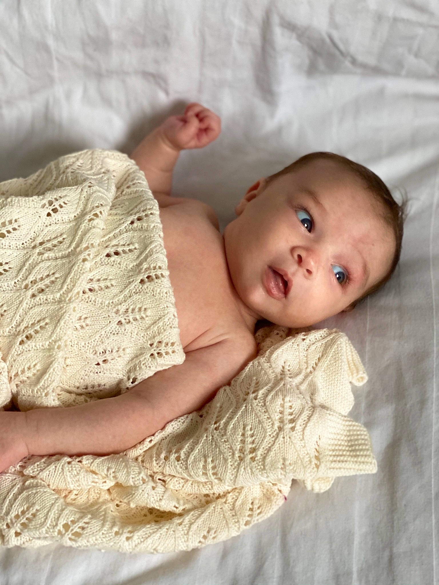 Mila a rejoint le concours — aidez-le/la à gagner de superbes lots ! baby, baby_toddler_clothing, blanket, cheek, child, comfort, embellishment, flesh, human, linens, lip, love, mouth, nose, person, skin, stomach, textile, towel
