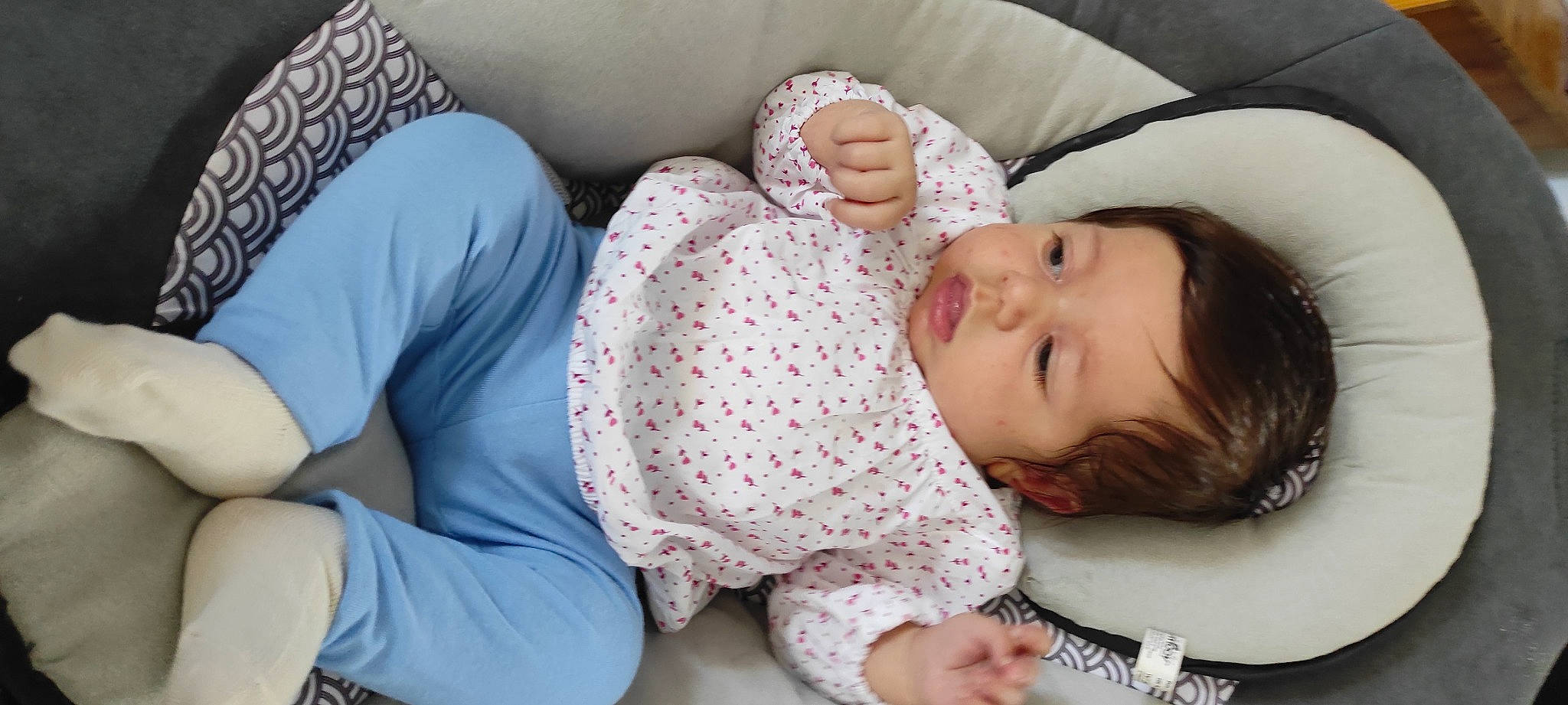 Malya participe au concours pour gagner de l'argent avec cette photo : baby, baby_products, baby_sleeping, baby_toddler_clothing, bedtime, cheek, child, comfort, eye, happy, linens, mouth, nail, nap, nose, pattern, person, skin, sleeve, smile