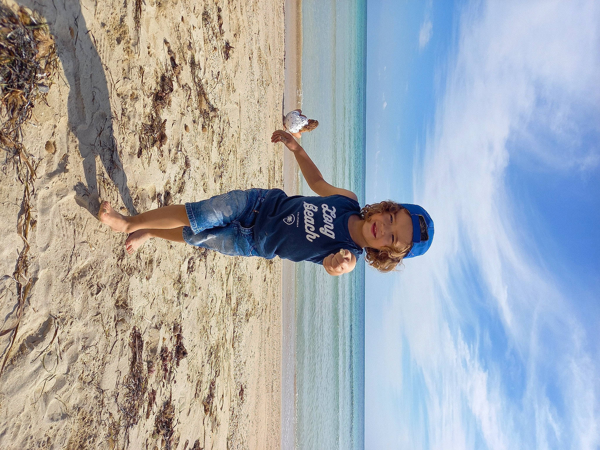 Houssine participe au concours pour gagner de l'argent avec cette photo : adventure, beach, cloud, coast, elbow, electric_blue, fun, happy, headwear, human_leg, joy, leisure, ocean, people_in_nature, person, recreation, shadow, sky, smile, travel