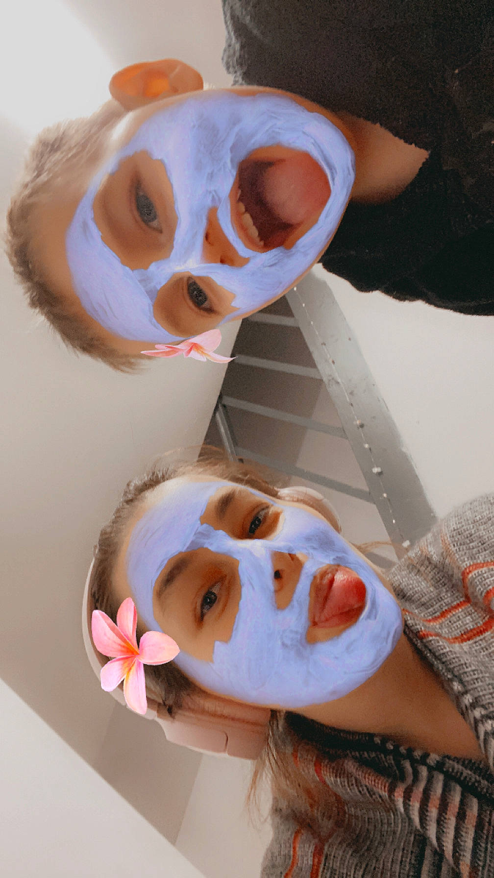 Malÿano participe au concours pour gagner de l'argent avec cette photo : baby, bodypart, cream, dessert, face, finger, flower, food, hand, happy, head, icing, paintcontainer, person, photography, plant, portrait, selfie, smile, spa