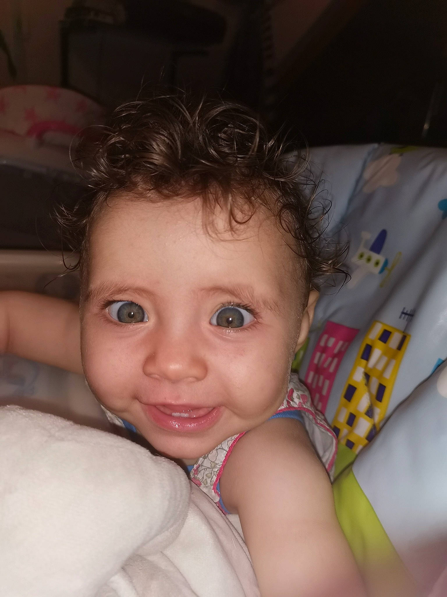 éloïse participe au concours pour gagner de l'argent avec cette photo : cheek, chin, ear, eye, eyebrow, eyelash, face, flash_photography, hair, hairstyle, head, human_body, joint, joy, lip, mouth, muscle, neck, nose, person