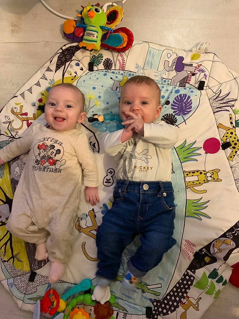 Mattéo participe au concours pour gagner de l'argent avec cette photo : art, baby, baby_toddler_clothing, cheek, child, event, face, facial_expression, fun, happy, head, joy, organ, outerwear, person, product, sleeve, smile, t_shirt, textile