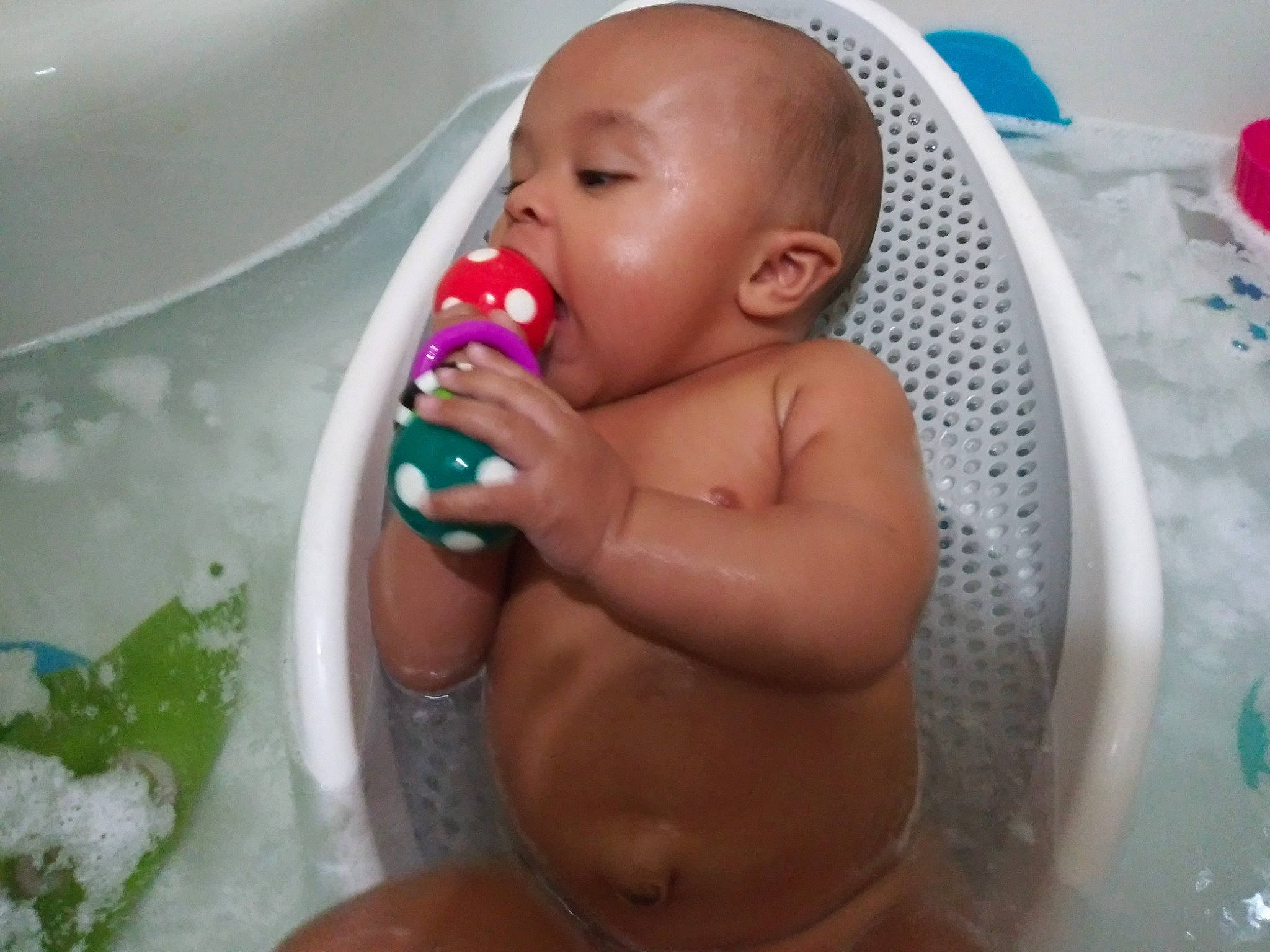 Quintyn is registered to the contest to win money with this photo: baby, baby_bathing, bathing, bathtub, birth, child, fun, mouth, nail, person, plumbing_fixture, product, skin, toddler, washing