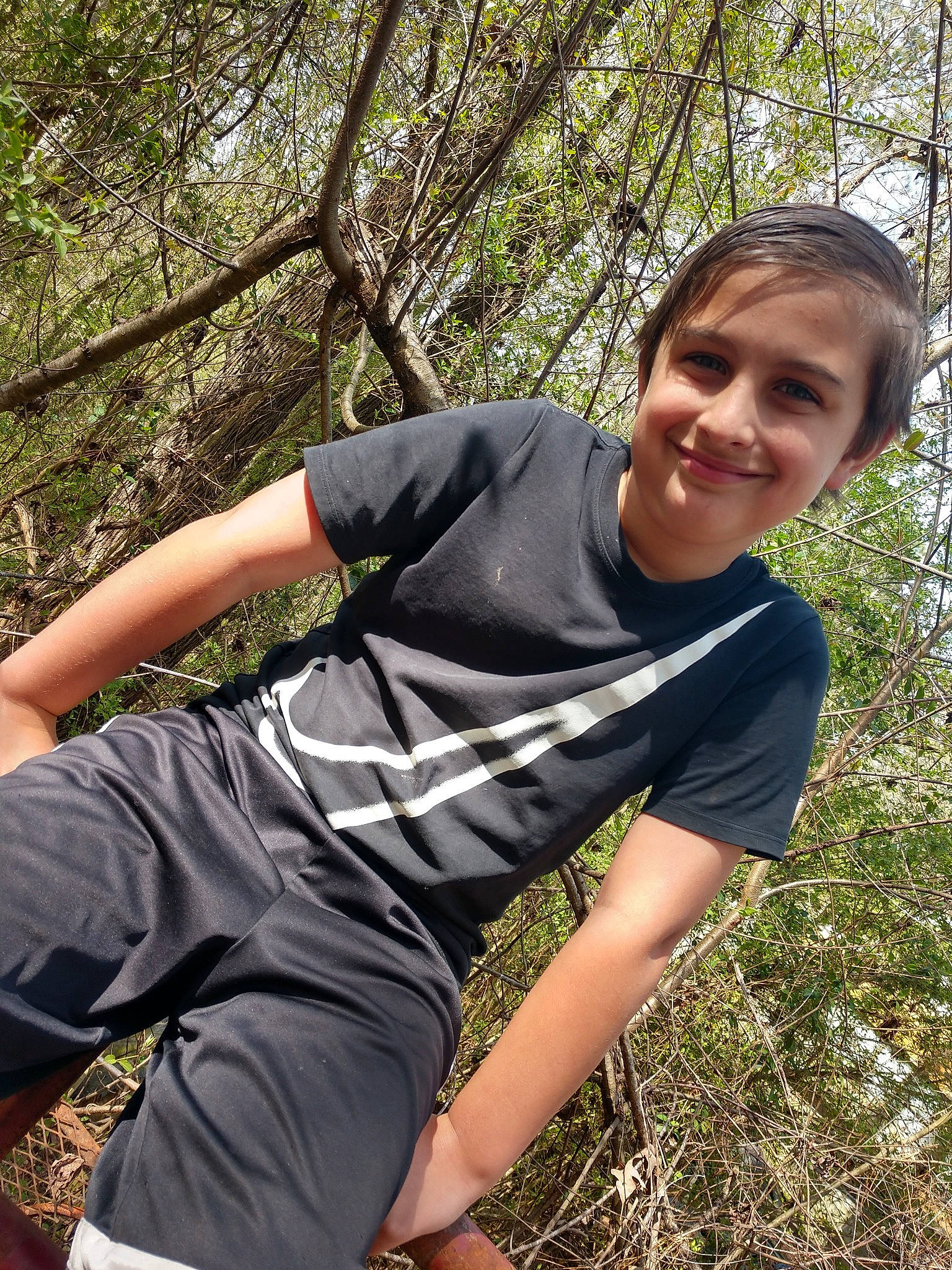 Dusty is registered to the contest to win money with this photo: adventure, joy, person, photography, plant, recreation, smile, t_shirt, tree