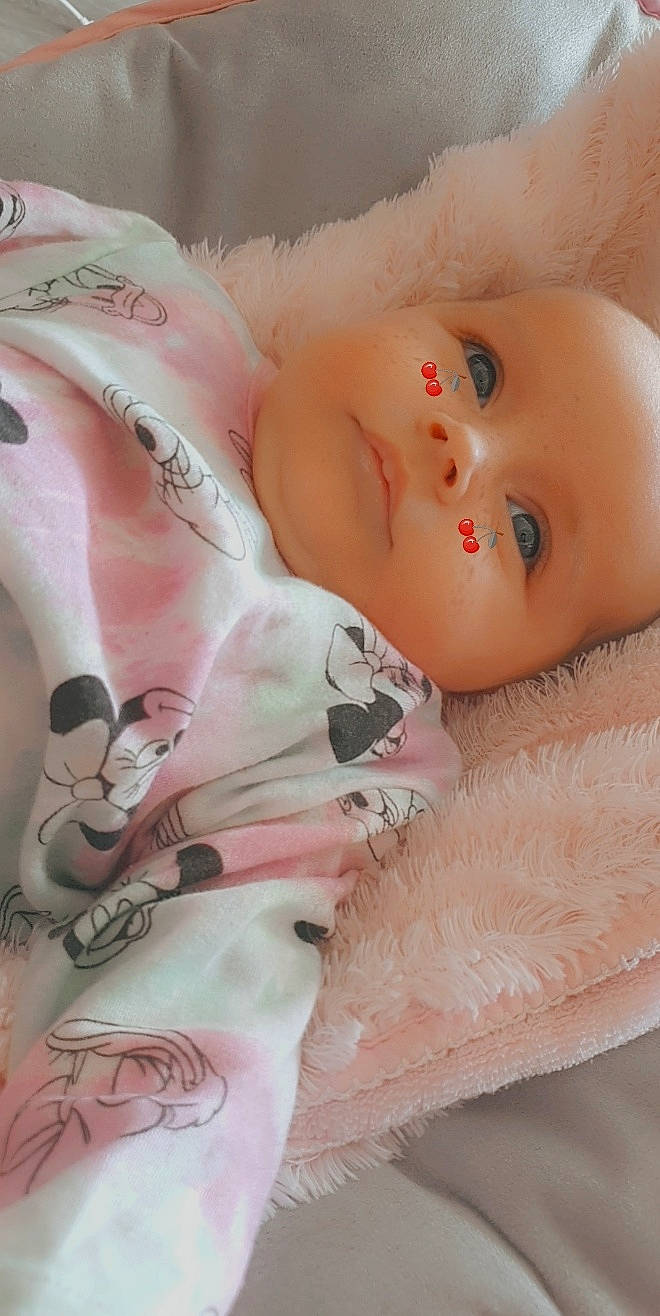 Meyzie a rejoint le concours — aidez-le/la à gagner de superbes lots ! arm, baby, cheek, doll, eye, eyebrow, eyelash, fawn, hand, head, human_body, iris, lip, nose, pattern, person, pink, skin, sleeve, toy