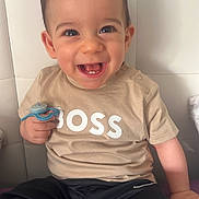 Naël a rejoint le concours — aidez-le/la à gagner de superbes lots ! baby, black_pants, casual, child, clothing, cute, expression, face, happy, indoor, joy, pacifier, person, shirt, short_sleeve, sitting, smiling, toddler, toy, young_child