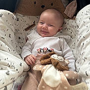 Jade a rejoint le concours — aidez-le/la à gagner de superbes lots ! baby, bear, blanket, child, clothing, comfort, cozy, cushion, cute, happy, indoors, infant, lying_down, pattern, person, plush_toy, portrait, smile, soft, toy