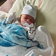Raphaël participe au concours pour gagner de l'argent avec cette photo : baby, bed, blanket, child, comfort, cozy, cute, hat, indoors, infant, mittens, newborn, nursery, pacifier, peaceful, resting, sleeping, soft, toddler, wrapped