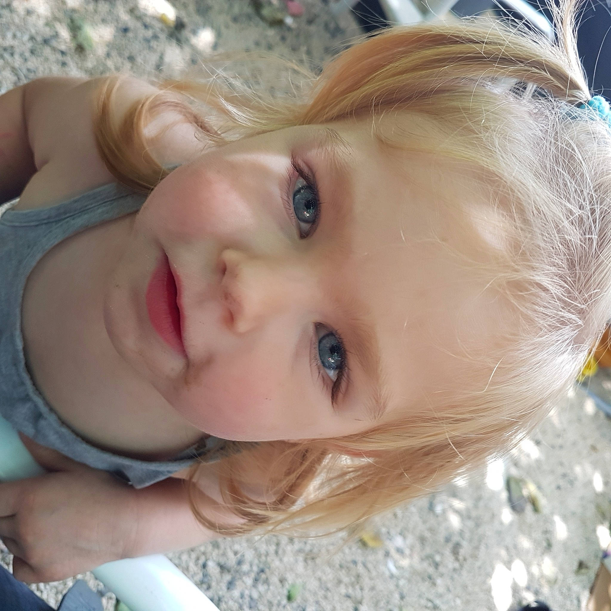 Channel a rejoint le concours — aidez-le/la à gagner de superbes lots ! azure, cheek, chin, cool, eyebrow, eyelash, facial_expression, forehead, fun, happy, iris, jaw, lip, mouth, neck, nose, person, plant, skin, smile