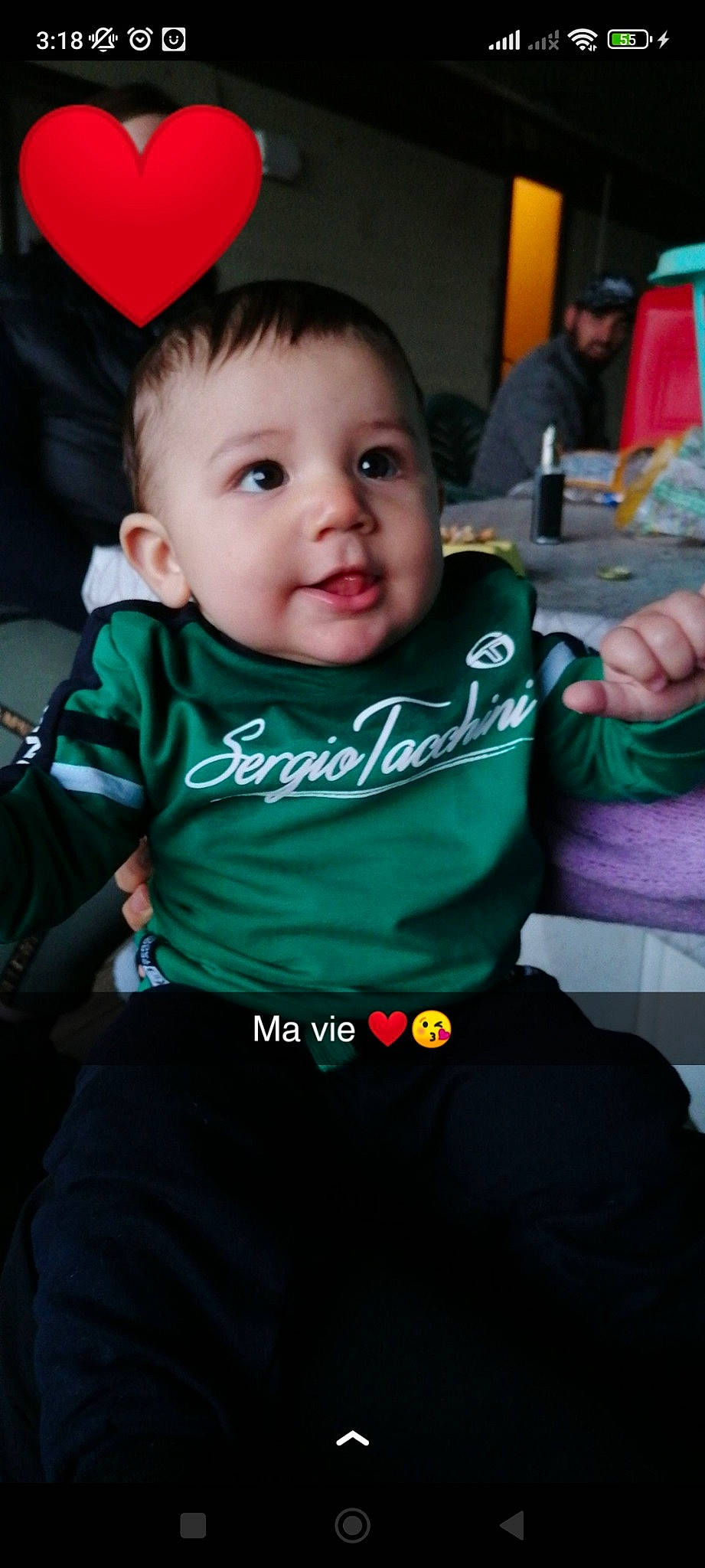 Maylon a rejoint le concours — aidez-le/la à gagner de superbes lots ! baby, baby_products, baby_toddler_clothing, chair, cheek, child, cool, event, face, facial_expression, fun, hairstyle, happy, headwear, mammal, person, product, sitting, sleeve, smile