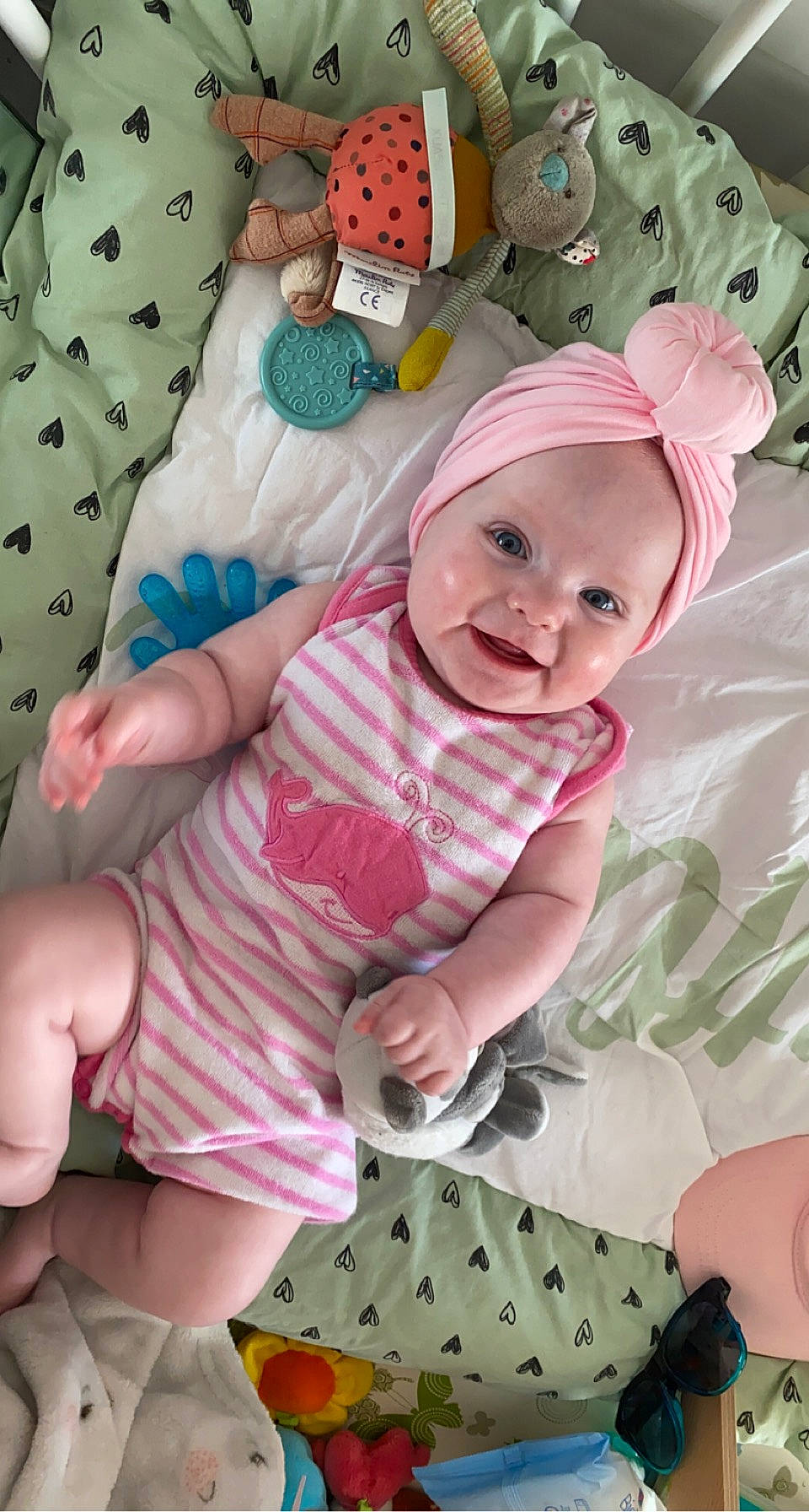 Léonie participe au concours pour gagner de l'argent avec cette photo : baby, baby_products, baby_safety, baby_toddler_clothing, beauty, cheek, child, comfort, happy, headwear, linens, pattern, person, photograph, pink, product, skin, sleeve, smile, textile