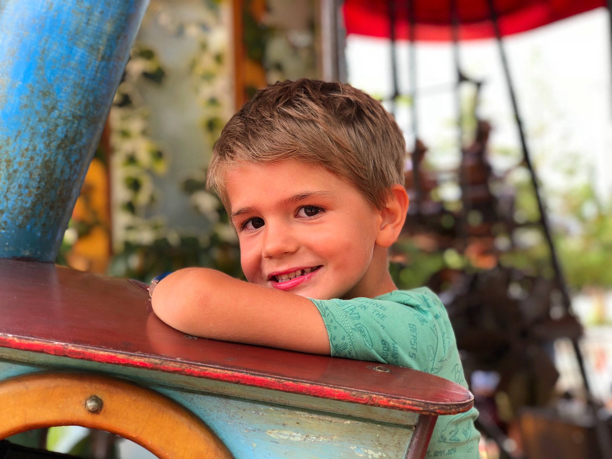 Keryan a rejoint le concours — aidez-le/la à gagner de superbes lots ! boy, child, eye, facial_expression, fun, girl, hairstyle, happiness, joy, leisure, organ, person, play, portrait_photography, sitting, skin, smile, toddler, vacation