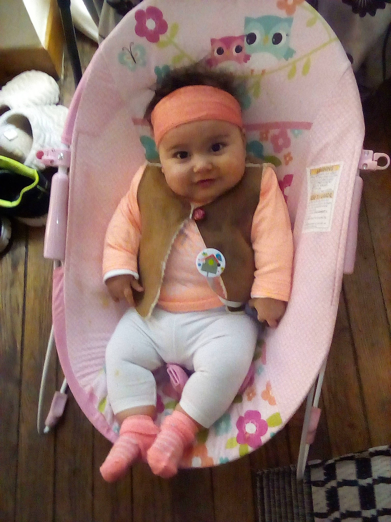 Inaya a rejoint le concours — aidez-le/la à gagner de superbes lots ! baby, baby_products, car_seat, child, headwear, person, pink, product, toddler