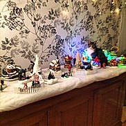 Tara participe au concours pour gagner de l'argent avec cette photo : blurred, cat, colorful, cotton, cozy, cute, decorations, festive, holiday, indoor, lights, miniature, ornaments, pet, plant_pattern, snow, table, village, wallpaper, wooden_surface