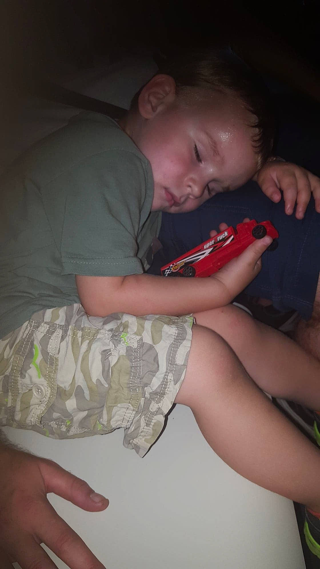 Logan participe au concours pour gagner de l'argent avec cette photo : abdomen, arm, bedtime, cheek, child, eye, finger, fun, girl, hand, infant, lap, leg, mouth, person, sitting, skin, sleep, smile, toddler