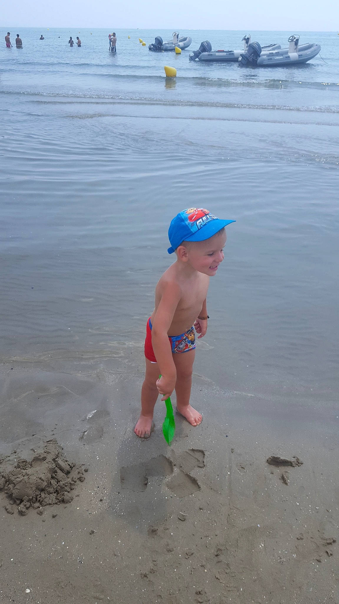 Logan a rejoint le concours — aidez-le/la à gagner de superbes lots ! beach, body_of_water, coast, coastal_and_oceanic_landforms, endurance_sports, fun, girl, leisure, ocean, person, recreation, sand, sea, shore, summer, swimwear, vacation, water, wave