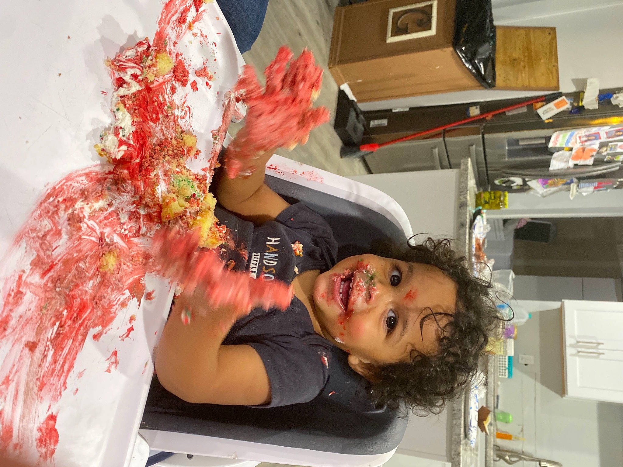 Riah is registered to the contest to win money with this photo: art, artist, box, costume, event, eyewear, fashion_accessory, fashion_design, feather, flesh, fun, hair_coloring, jewellery, necklace, painting, person, room, smile, t_shirt, television