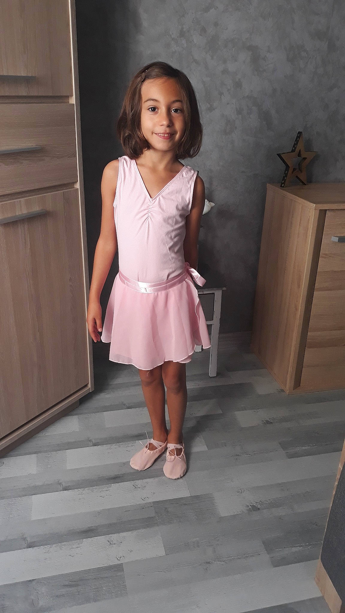 Hanaé a rejoint le concours — aidez-le/la à gagner de superbes lots ! child, child_model, clothing, dress, fashion, fashion_design, fawn, footwear, neck, one_piece_garment, person, pink, shoe, standing, toddler, waist, white