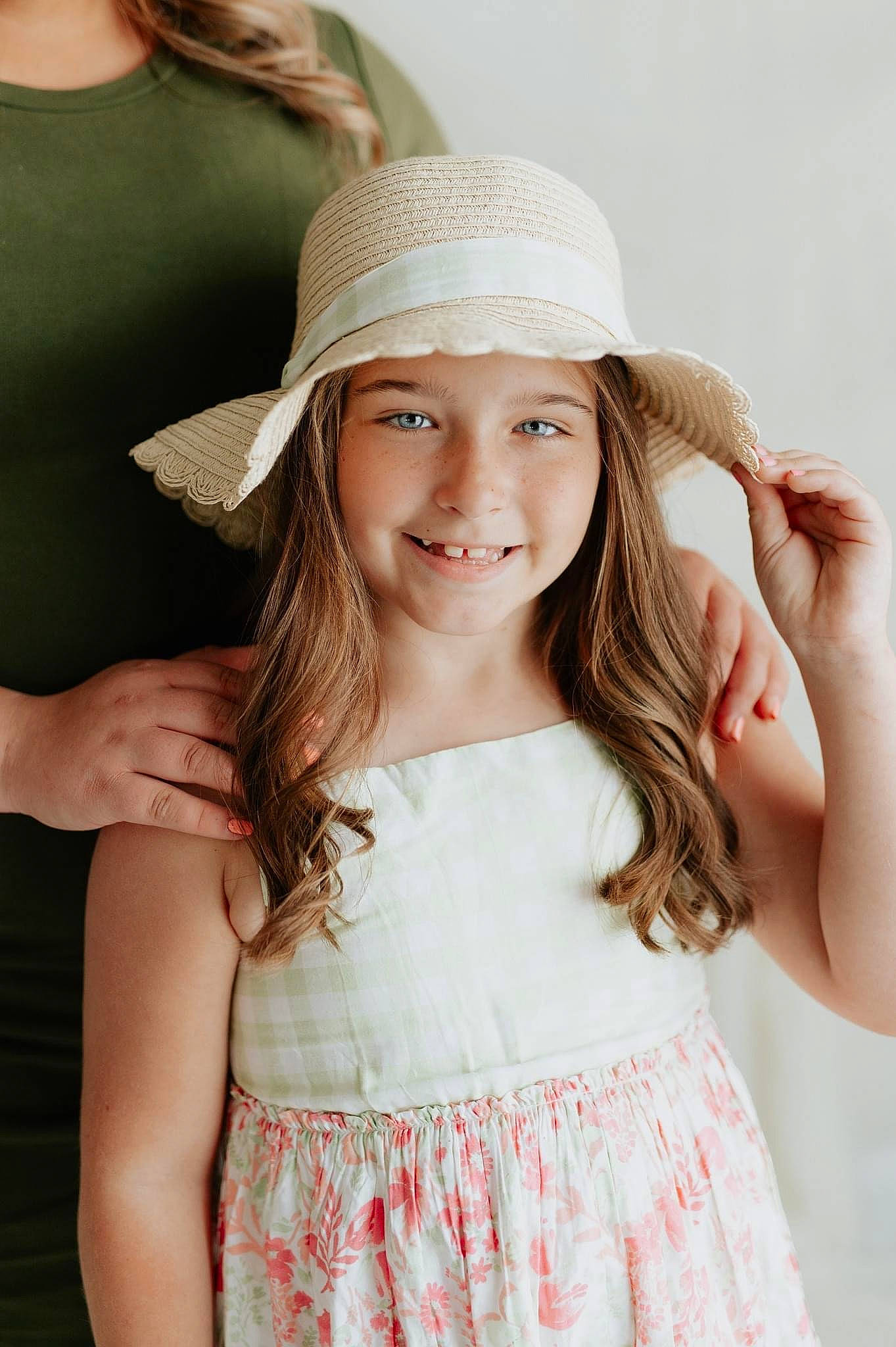Zoey is registered to the contest to win money with this photo: clothing, eye, eyelash, face, fedora, flash_photography, gesture, hair, hairstyle, happy, hat, head, headwear, joy, lip, neck, person, shoulder, skin, sleeve