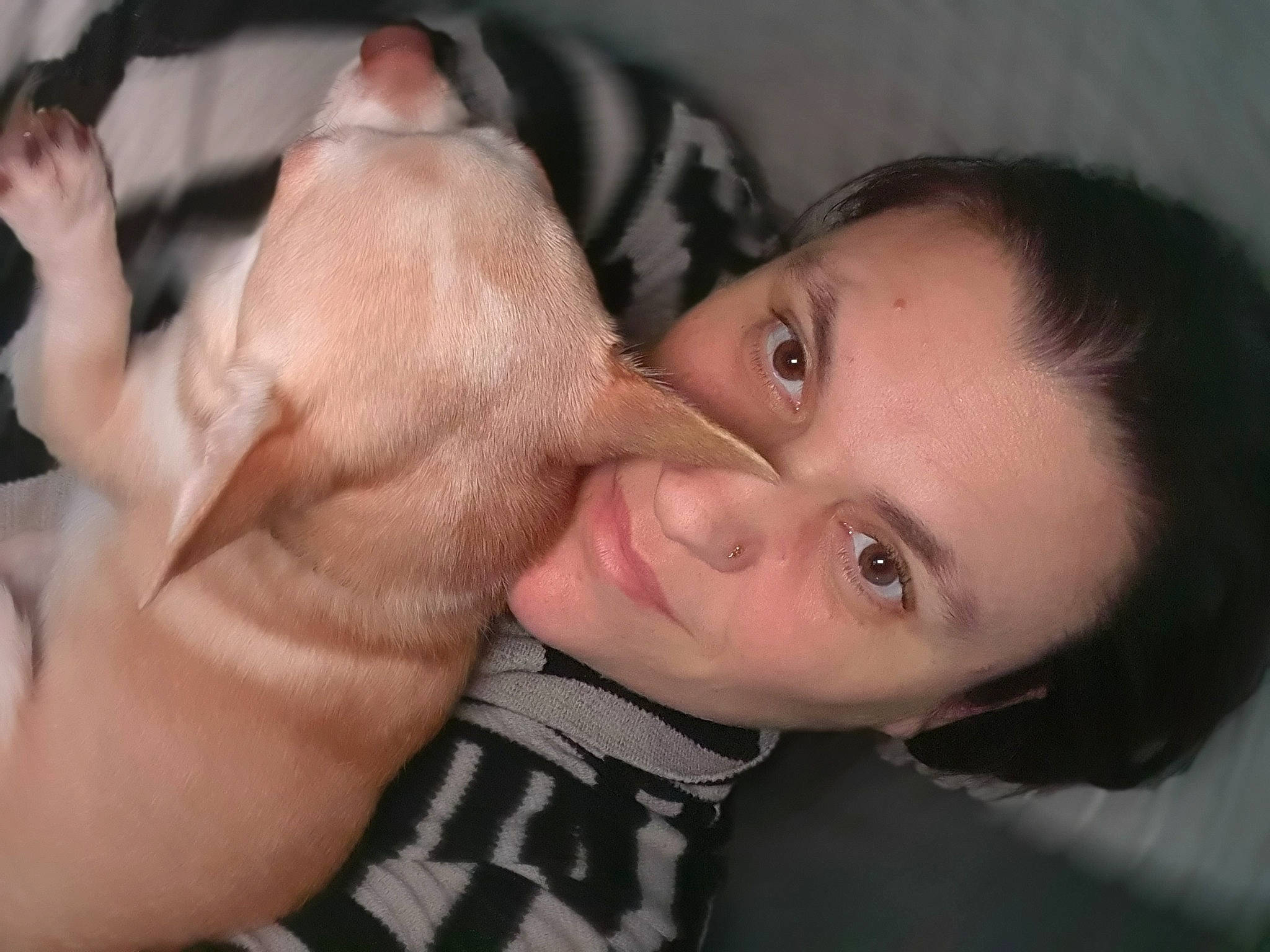 Oracle participe au concours pour gagner de l'argent avec cette photo : arm, cheek, ear, eyebrow, eyelash, finger, forehead, gesture, hand, human_body, iris, jaw, lip, mouth, muscle, nail, neck, nose, shoulder, skin