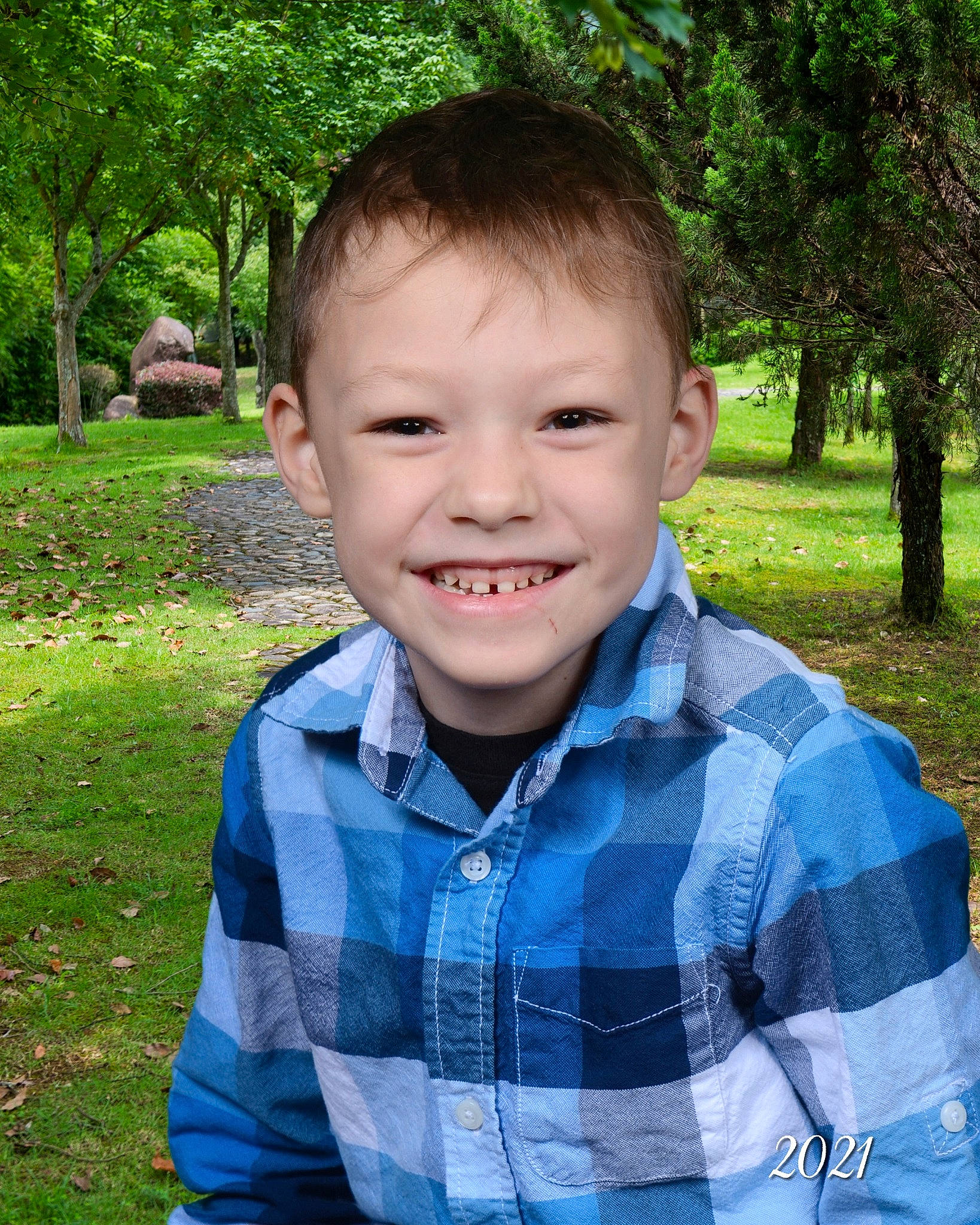Braydan is registered to the contest to win money with this photo: botany, chin, dress_shirt, grass, green, happy, iris, joy, leaf, leisure, nose, people_in_nature, person, plaid, plant, shirt, sleeve, smile, sunlight, tartan