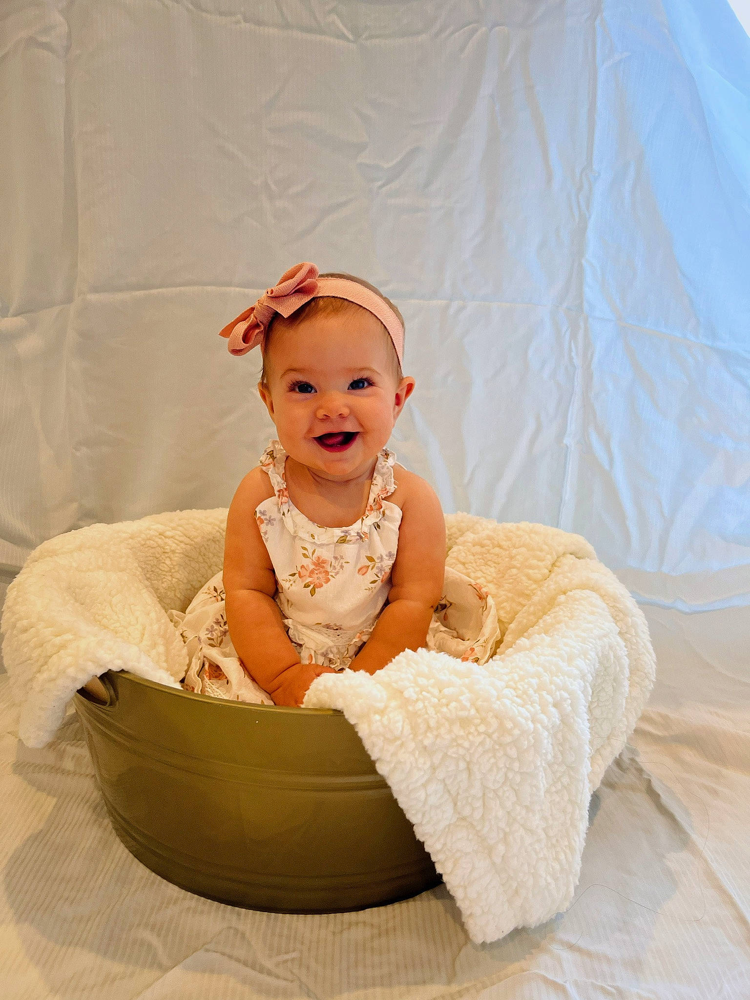 Grace is registered to the contest to win money with this photo: baby, baby_products, baby_toddler_clothing, bathing, child, comfort, event, fashion_accessory, fashion_design, flash_photography, fun, hair_accessory, happy, headpiece, joy, leisure, peach, person, room, sitting