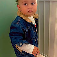 Dario a rejoint le concours — aidez-le/la à gagner de superbes lots ! toddler, child, denim_jacket, indoor, standing, curious, person, adult, casual_clothing, floor, wall, hand, head, face, hair, long_sleeve, pants, shoe, light, background