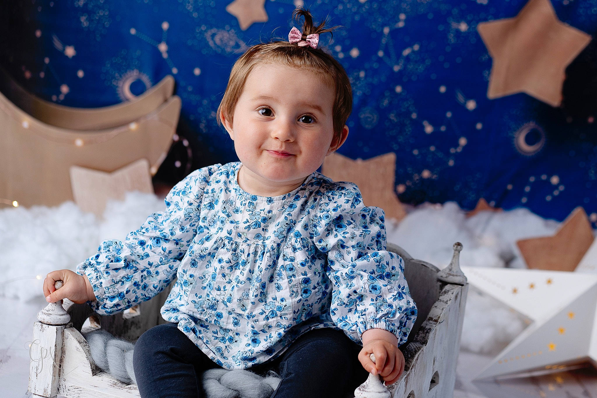 Ina a rejoint le concours — aidez-le/la à gagner de superbes lots ! azure, baby, baby_toddler_clothing, blue, child, event, eye, flash_photography, fun, happy, human, iris, joy, leisure, lighting, person, recreation, skin, smile, snapshot