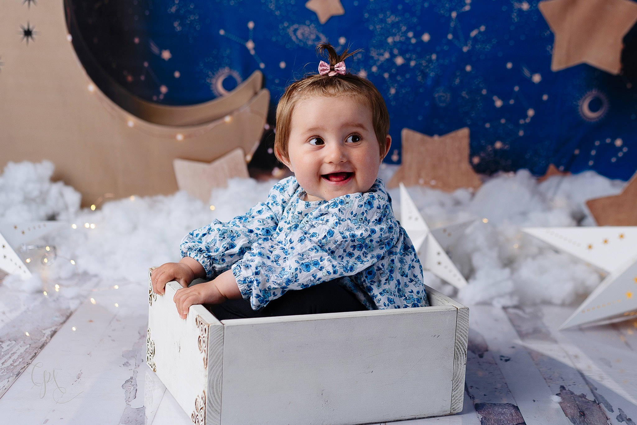 Ina a rejoint le concours — aidez-le/la à gagner de superbes lots ! baby, child, event, flash_photography, fun, happy, holiday, joy, laugh, leisure, party_supply, pattern, person, portrait_photography, sitting, sky, smile, stock_photography, toddler, tradition