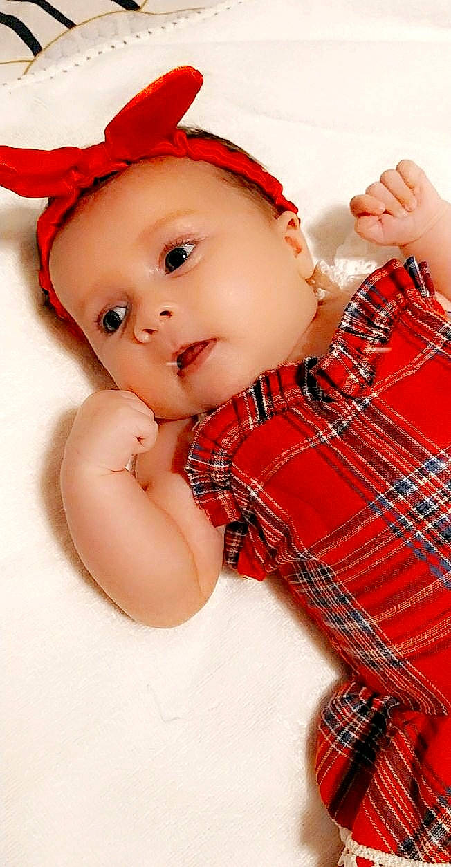 Ruby a rejoint le concours — aidez-le/la à gagner de superbes lots ! baby, cheek, child, child_model, design, hat, headgear, headwear, lip, pattern, person, plaid, red, skin, tartan, textile, toddler