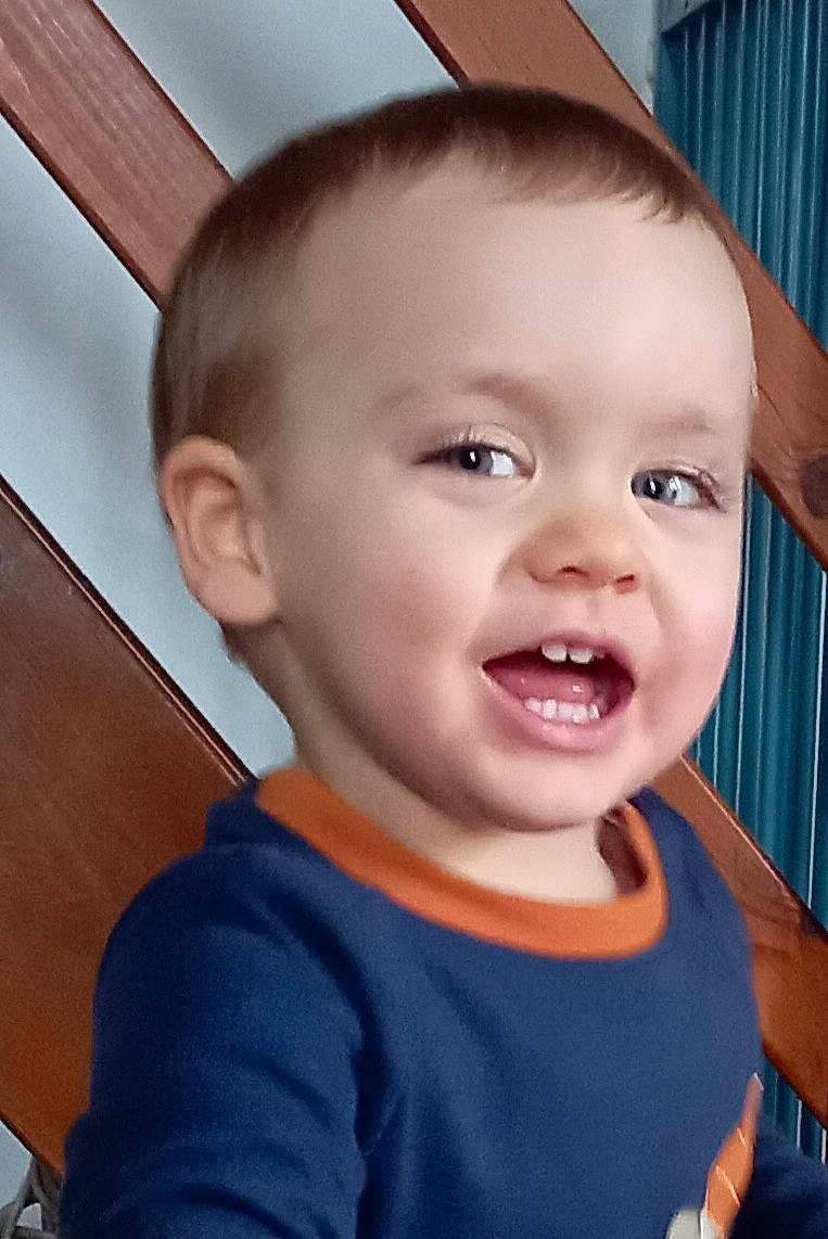 Mattéïs a rejoint le concours — aidez-le/la à gagner de superbes lots ! blue, cheek, chin, clothing, eye, eyebrow, eyelash, forehead, hair, human_body, iris, jaw, lip, mouth, neck, nose, person, skin, smile, standing