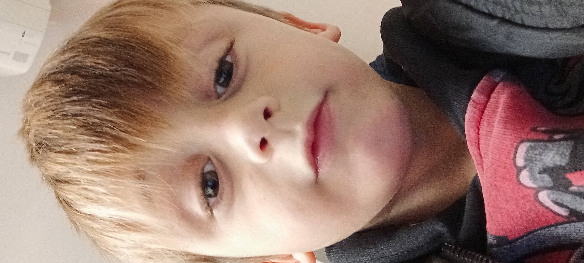 Swaël participe au concours pour gagner de l'argent avec cette photo : baby, beauty, cheek, ear, eye, eyebrow, eyelash, flash_photography, forehead, head, human_body, iris, jaw, lip, mouth, neck, no_expression, nose, person, skin