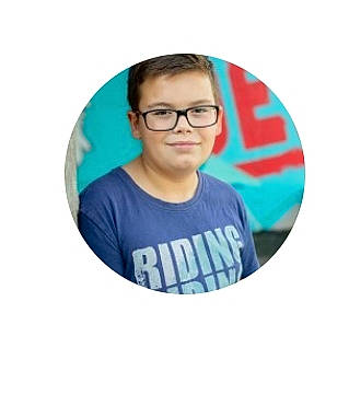 Nayan participe au concours pour gagner de l'argent avec cette photo : active_shirt, circle, electric_blue, eyewear, font, jaw, jersey, joy, outerwear, pattern, person, portrait, portrait_photography, product, sleeve, smile, sportswear, t_shirt, top