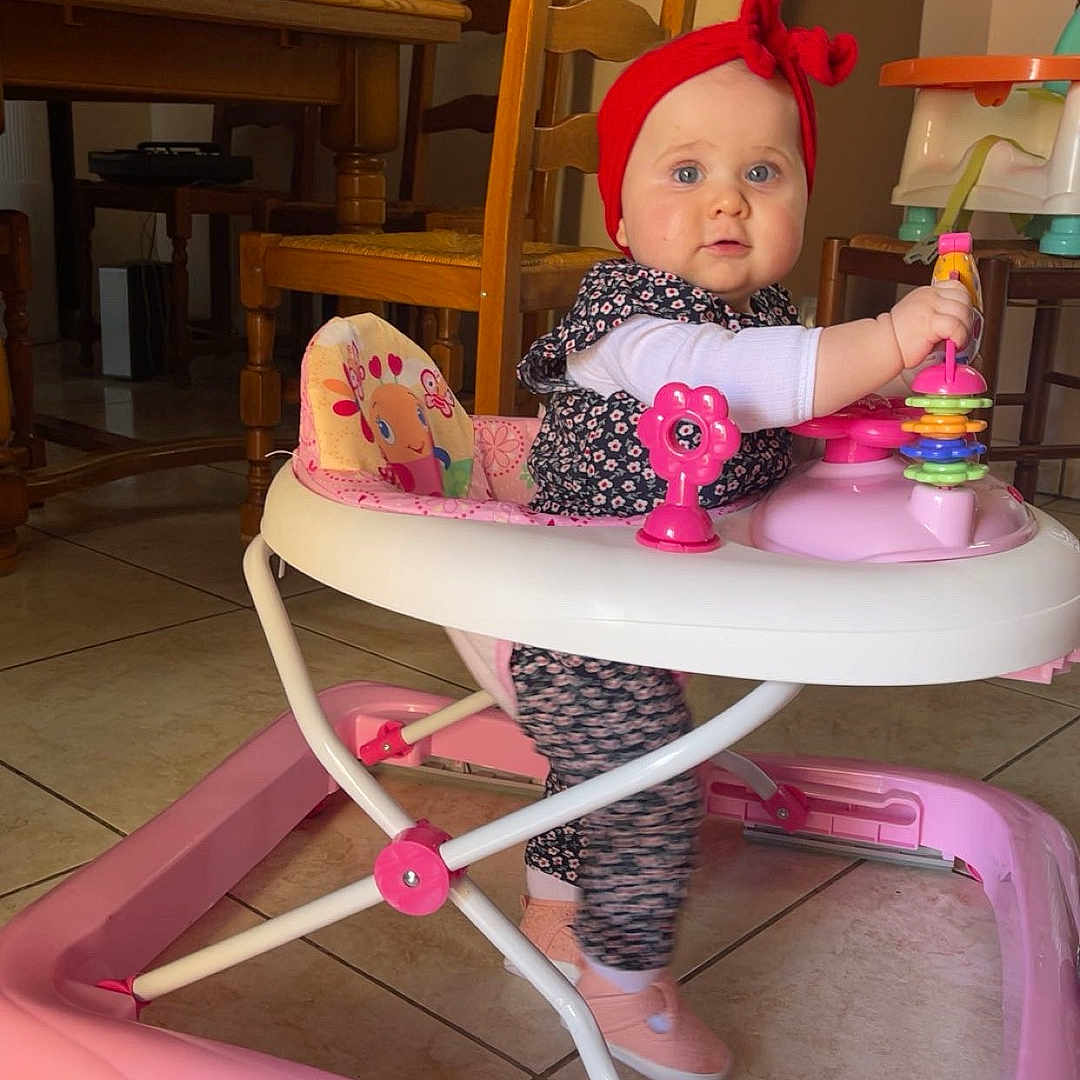 Naélya a rejoint le concours — aidez-le/la à gagner de superbes lots ! architecture, baby, building, chair, clothing, cutlery, desk, diningroom, diningtable, face, furniture, hat, head, indoors, person, photography, portrait, room, spoon, table