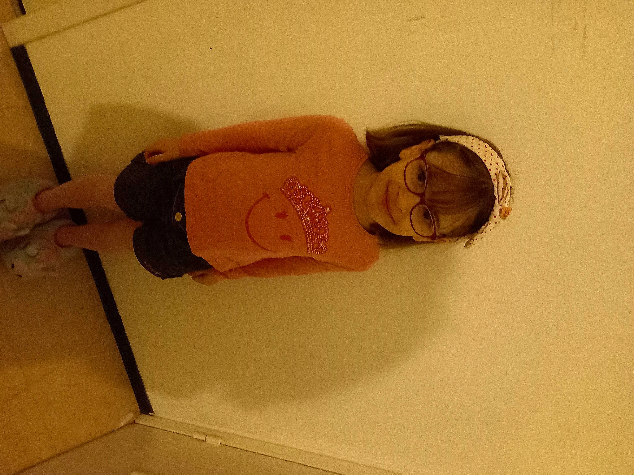 Lily-rose a rejoint le concours — aidez-le/la à gagner de superbes lots ! art, circle, cleanliness, clock, elbow, hat, human_leg, joy, person, plaster, room, sleeve, thigh, waist, wrist