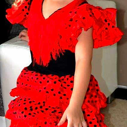 Keicy participe au concours pour gagner de l'argent avec cette photo : child, child_model, costume, dance_dress, dress, feather_boa, girl, human_hair_color, joy, material, outerwear, pattern, person, pom_pom, red, shoulder, textile, toddler