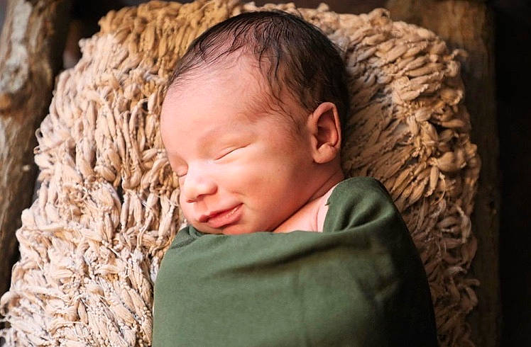 Sevyn is registered to the contest to win money with this photo: baby, cheek, child, chin, ear, eye, face, forehead, head, human, nose, person, photograph, photography, portrait, portrait_photography, skin, toddler, tree