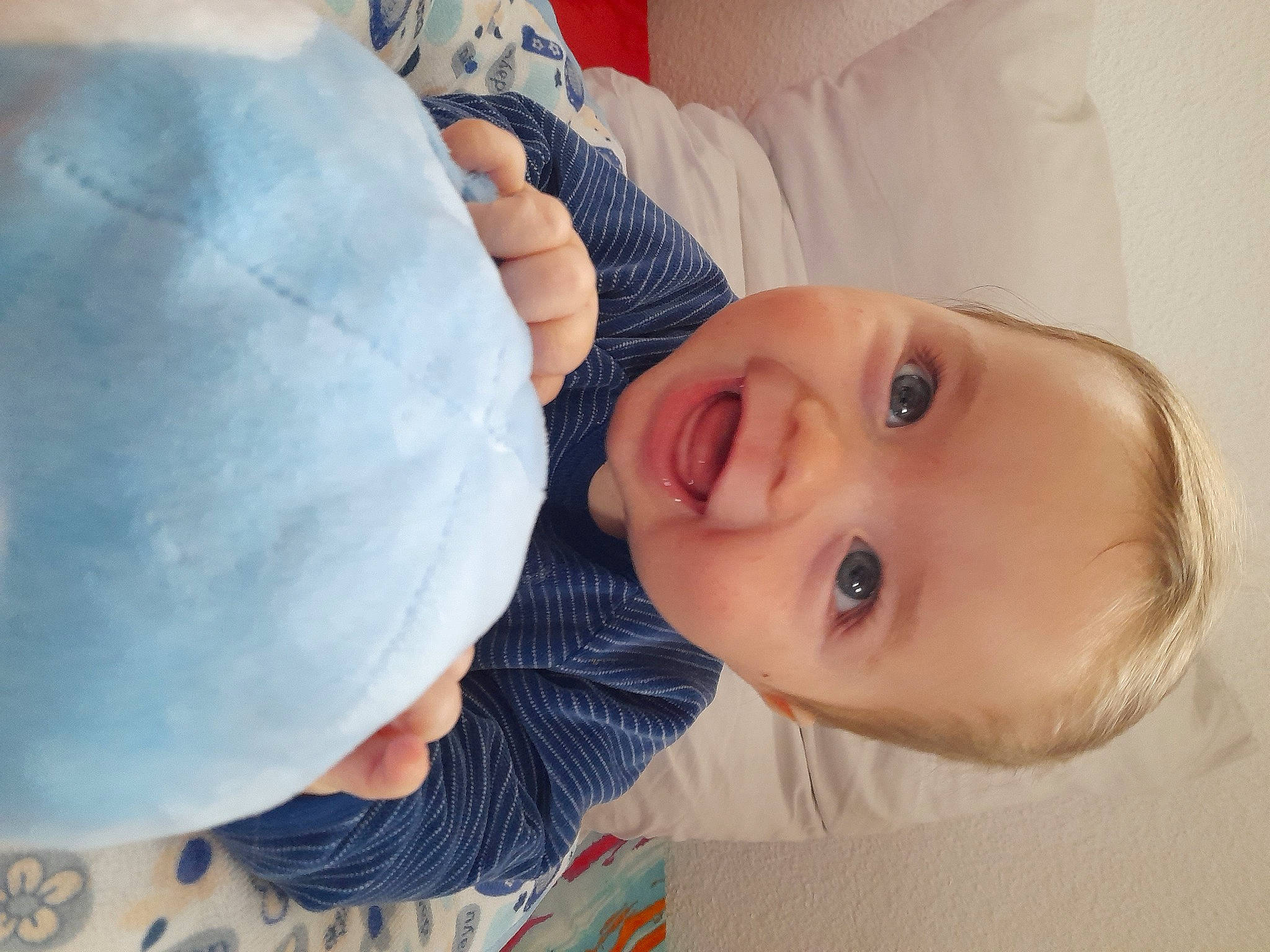 Paul a rejoint le concours — aidez-le/la à gagner de superbes lots ! baby, baby_toddler_clothing, cheek, child, chin, clothing, comfort, electric_blue, eye, hairstyle, happy, head, headgear, mouth, nose, people, person, skin, sleeve, smile