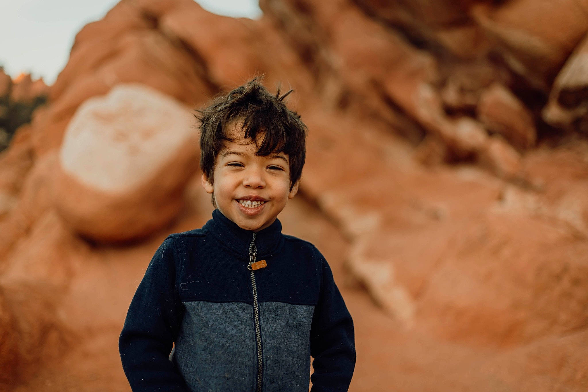 Jonathan is registered to the contest to win money with this photo: adventure, aeolian_landform, bedrock, child, formation, fun, happy, joy, landscape, laugh, leisure, outcrop, person, recreation, rock, sand, sleeve, smile, t_shirt, temple