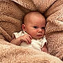 Haïvie a rejoint le concours — aidez-le/la à gagner de superbes lots ! baby, infant, blanket, soft_texture, beige, cozy, cute, face, hand, newborn, portrait, sleepwear, warm, comfort, resting, skin, head, expression, young_child, indoor