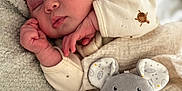 Haïvie participe au concours pour gagner de l'argent avec cette photo : newborn, baby, sleeping, plush_toy, mouse, blanket, soft_texture, cozy, infant, cute, peaceful, cream_clothing, face, hand, bed, rest, child, sleep, comfort, fabric