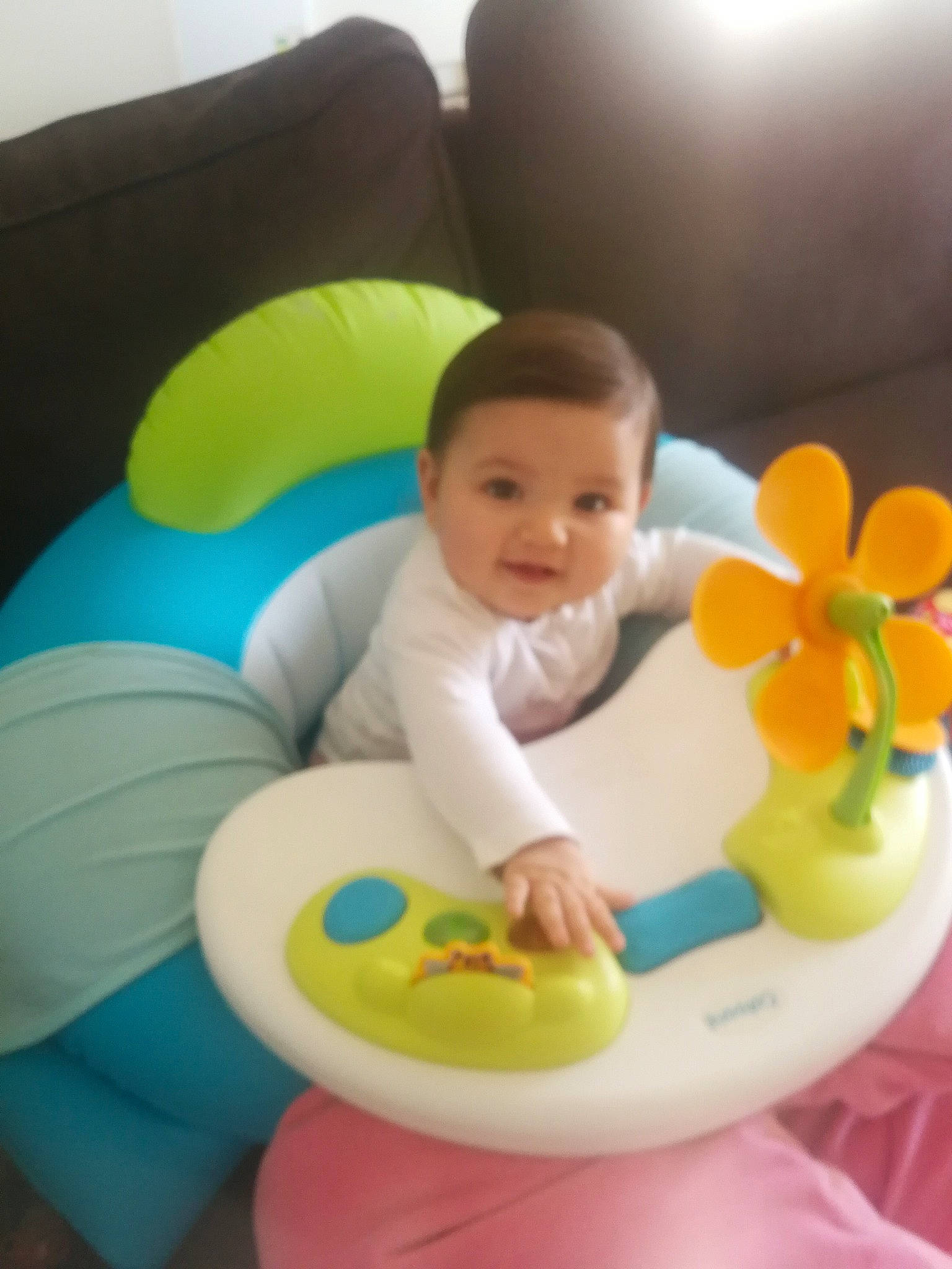 Livia a rejoint le concours — aidez-le/la à gagner de superbes lots ! baby, baby_playing_with_toys, baby_products, baby_toddler_clothing, baby_toys, chair, child, circle, comfort, face, happy, leg, leisure, person, product, recreation, sitting, sock, table, toddler