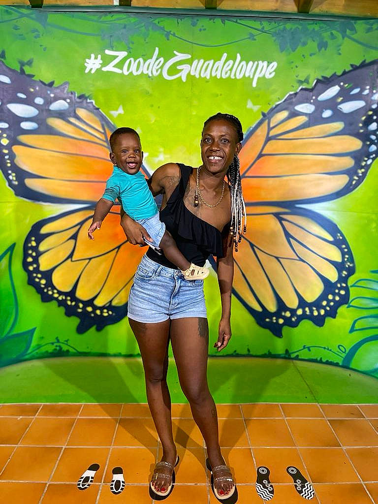 éliah a rejoint le concours — aidez-le/la à gagner de superbes lots ! art, arthropod, butterfly, event, fun, happy, human_leg, insect, joy, leisure, moths_and_butterflies, nature, organism, painting, person, pollinator, shorts, smile, summer, thigh