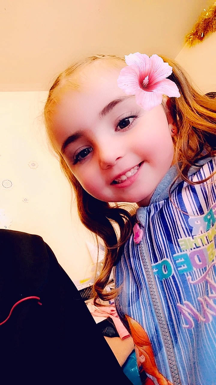 Louna participe au concours pour gagner de l'argent avec cette photo : beauty, blond, cheek, child, child_model, chin, cool, eye, eyebrow, face, forehead, hair, hairstyle, head, joy, lip, nose, person, pink, skin