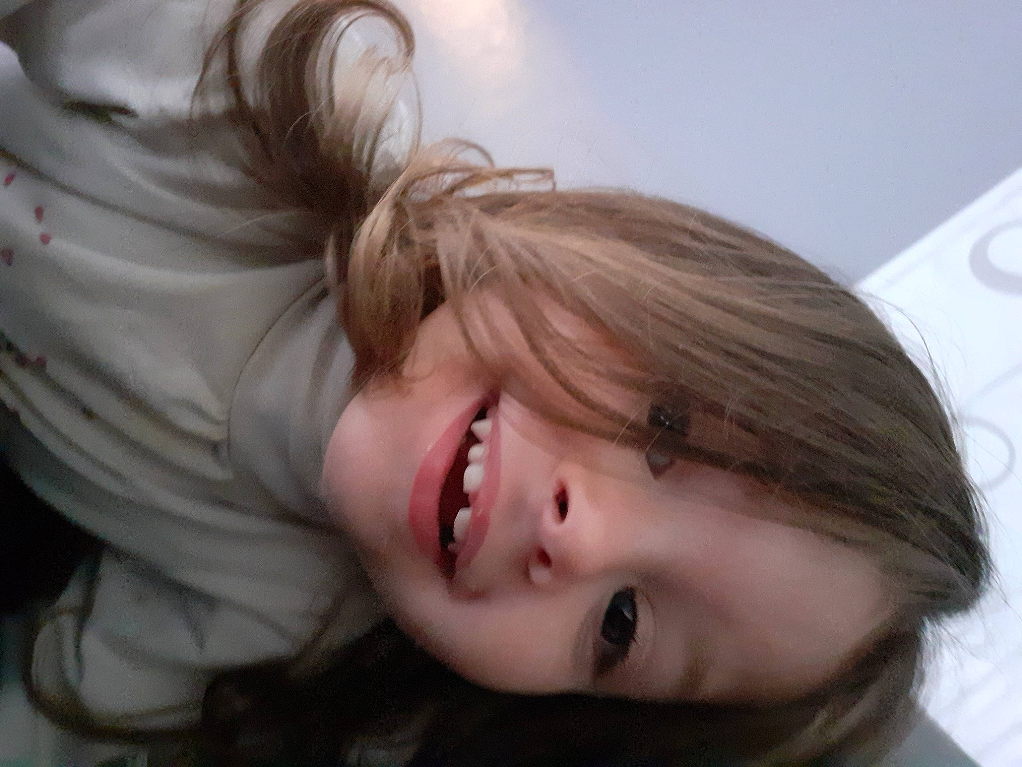 Liana participe au concours pour gagner de l'argent avec cette photo : blond, brown_hair, cheek, comfort, ear, eyelash, fun, gesture, hair_coloring, happy, human_body, iris, jaw, joy, lip, long_hair, nose, person, portrait_photography, smile