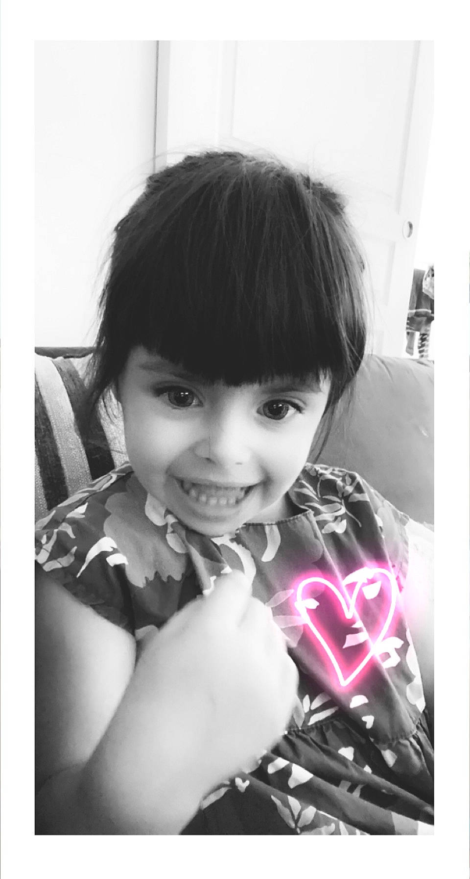 Elena participe au concours pour gagner de l'argent avec cette photo : arm, bangs, black, black_and_white, black_hair, child, eyelash, flash_photography, fun, gesture, hand, happy, joy, lip, monochrome, monochrome_photography, nail, person, smile, style