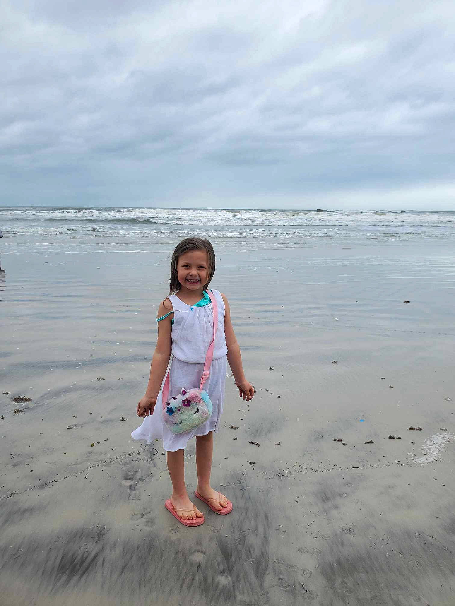 Avary is registered to the contest to win money with this photo: barefoot, beach, cloud, coastal_and_oceanic_landforms, flash_photography, fun, happy, horizon, joy, landscape, leisure, people_in_nature, people_on_beach, person, sand, shore, sky, smile, toddler, travel