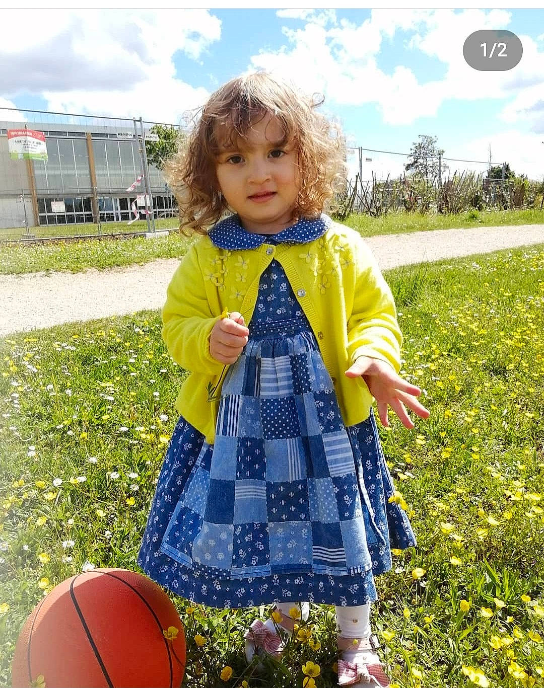Bénesa a rejoint le concours — aidez-le/la à gagner de superbes lots ! baby_toddler_clothing, ball, cloud, dress, football, fun, grass, green, happy, nature, pattern, people_in_nature, person, photograph, plant, sky, sleeve, sports_equipment, summer, textile