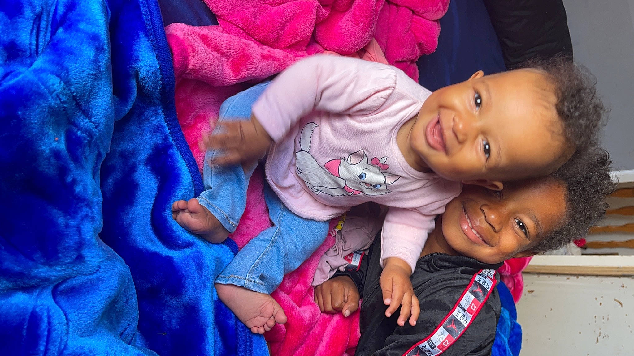 Naya participe au concours pour gagner de l'argent avec cette photo : arm, baby, blue, child, electric_blue, event, eye, fun, gesture, happy, human_body, joy, magenta, mouth, person, pink, purple, red, skin, smile